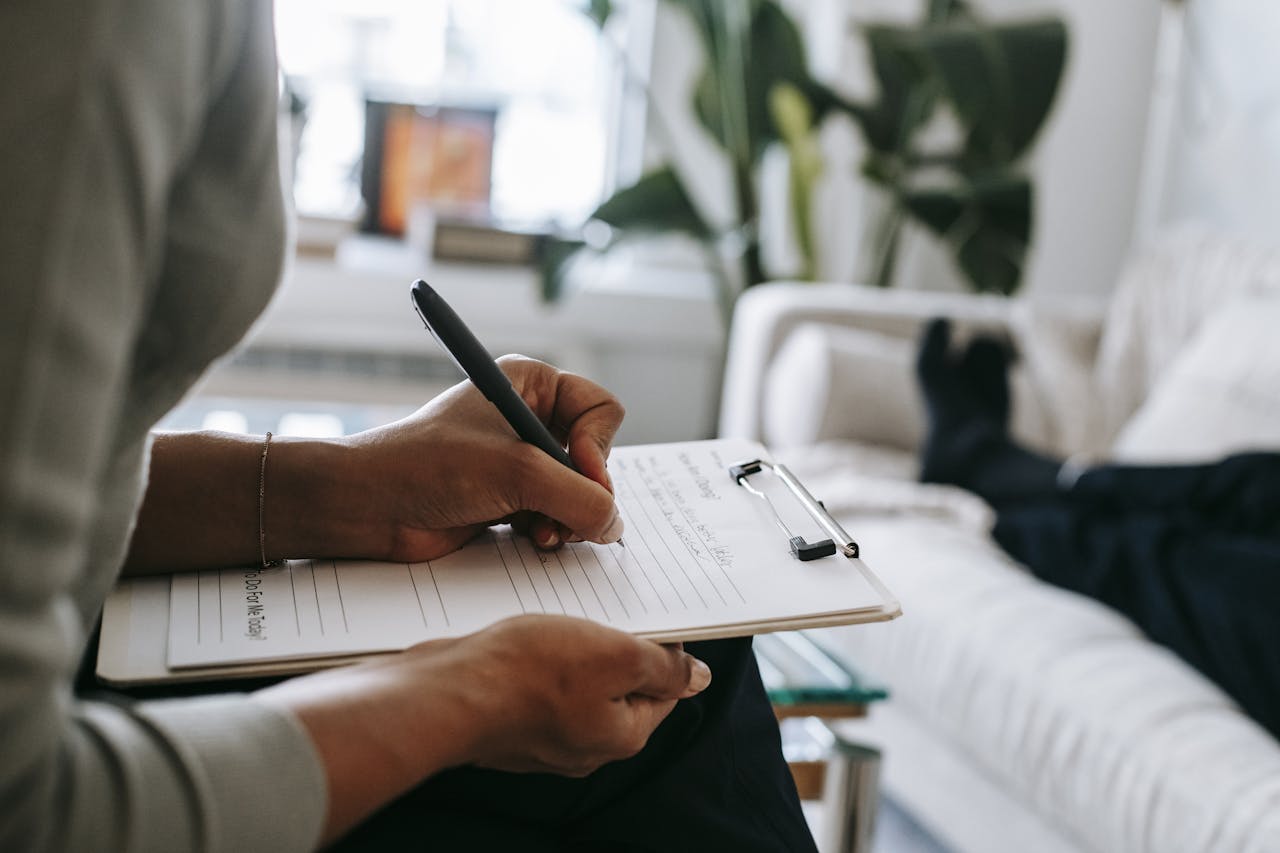 Therapist taking notes while conducting a psychodiagnostic assessments of client