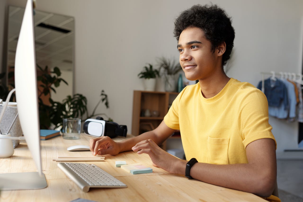 Teen receiving online anxiety treatment